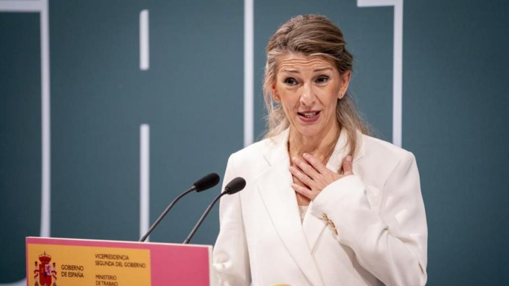 Trabajo sorprende al retrasar su propuesta de aumento del SMI