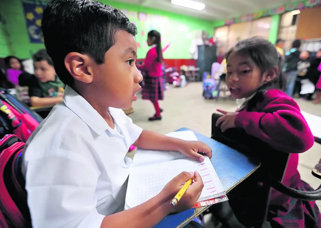 Tutorías por huelga del STEG podrían adoptarse como estrategia permanente, según Mineduc Tutorías por huelga del STEG podrían adoptarse como estrategia permanente, según Mineduc