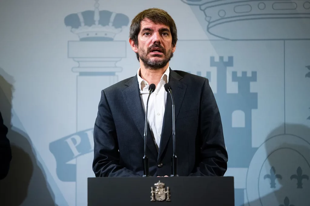 Urtasun busca una empresa para un estudio de 330.000 euros sobre las desigualdades en la cultura porque el Ministerio no tiene "personal especializado"