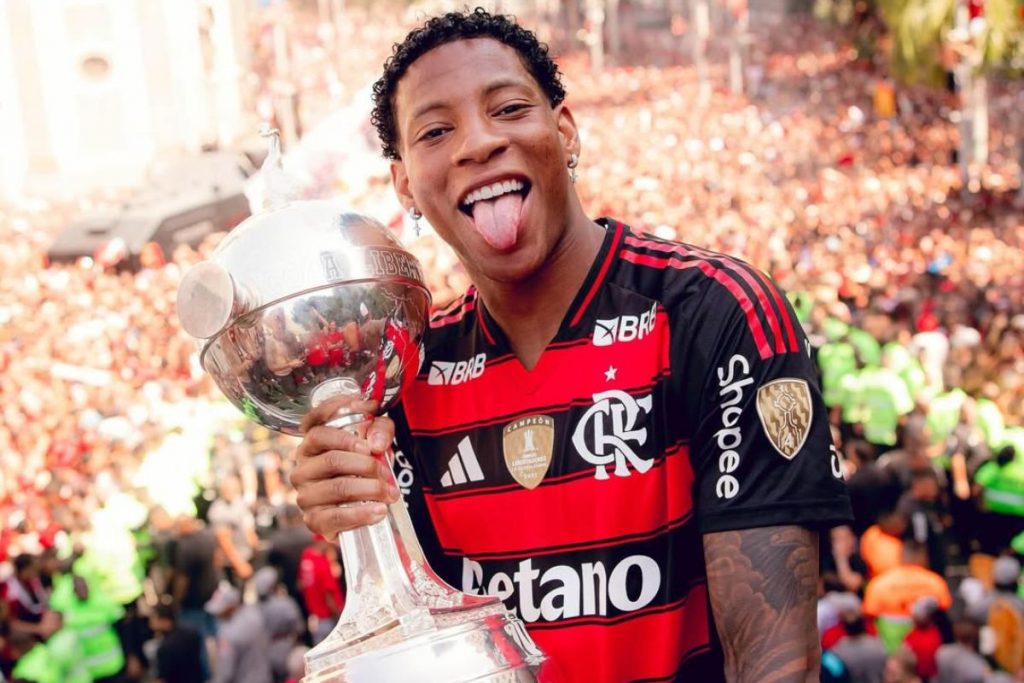 (Video) Gonzalo Plata conmueve a Brasil con un gesto solidario tras su gran año en Flamengo