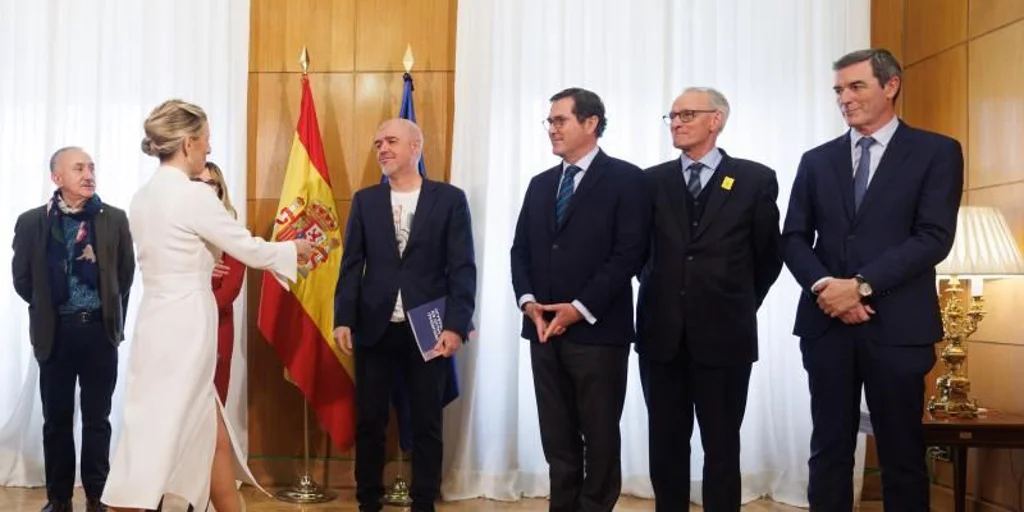 Yolanda Díaz aparca el examen de la reforma laboral que le exige la ley Yolanda Díaz aparca el examen de la reforma laboral que le exige la ley