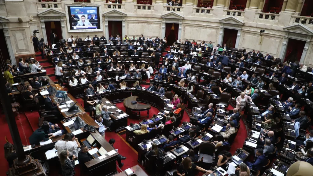 asumen los nuevos legisladores y La Libertad Avanza estrena primera minoría