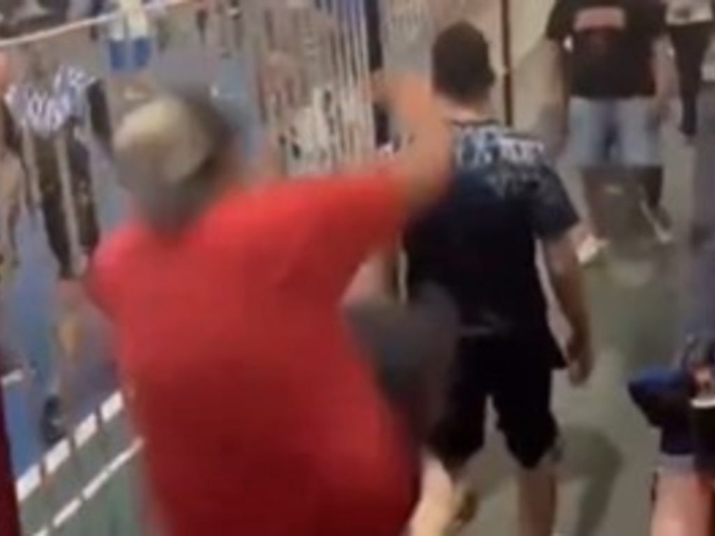 batalla campal entre padres y los dos equipos eliminados