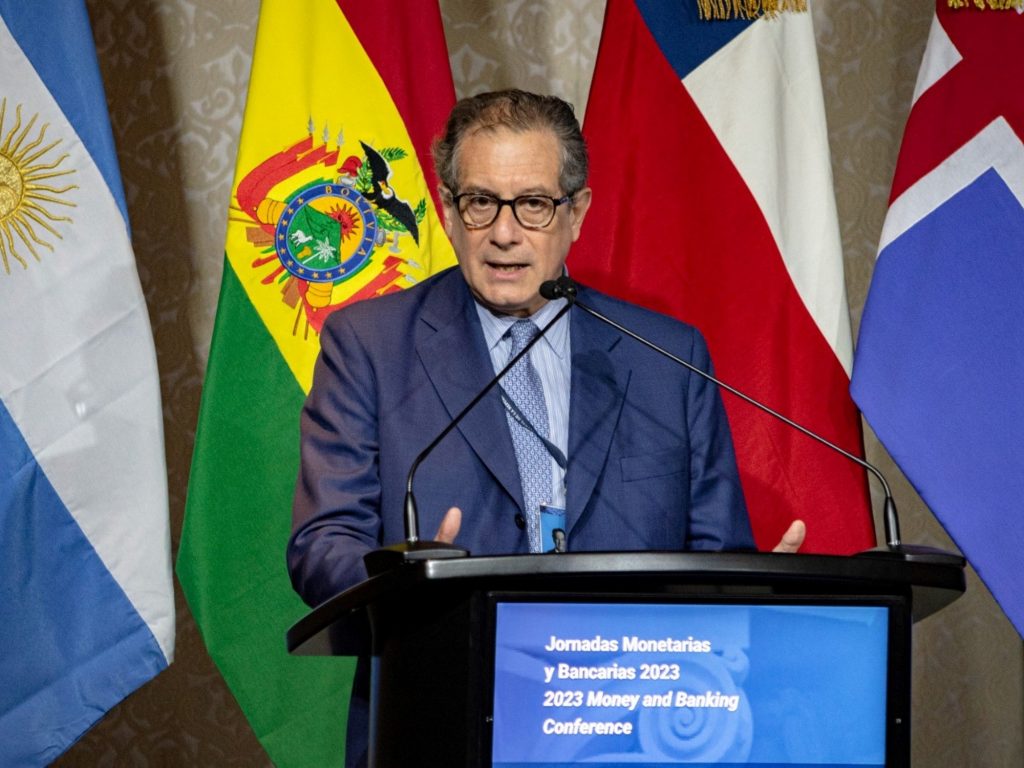 el ex presidente del BCRA Miguel Pesce defendió su gestión y dijo que denunció a 136 casas de cambio