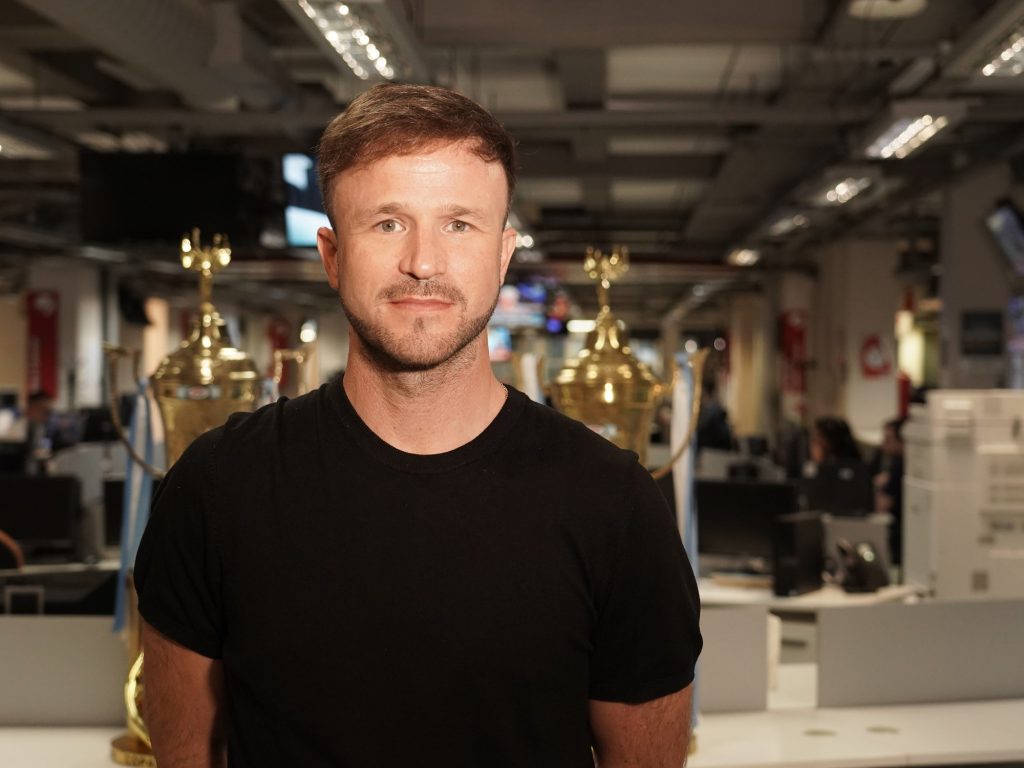 el multicampeón del TC visitó Clarín y eligió las nueve fotos que marcaron su vida el multicampeón del TC visitó Clarín y eligió las nueve fotos que marcaron su vida