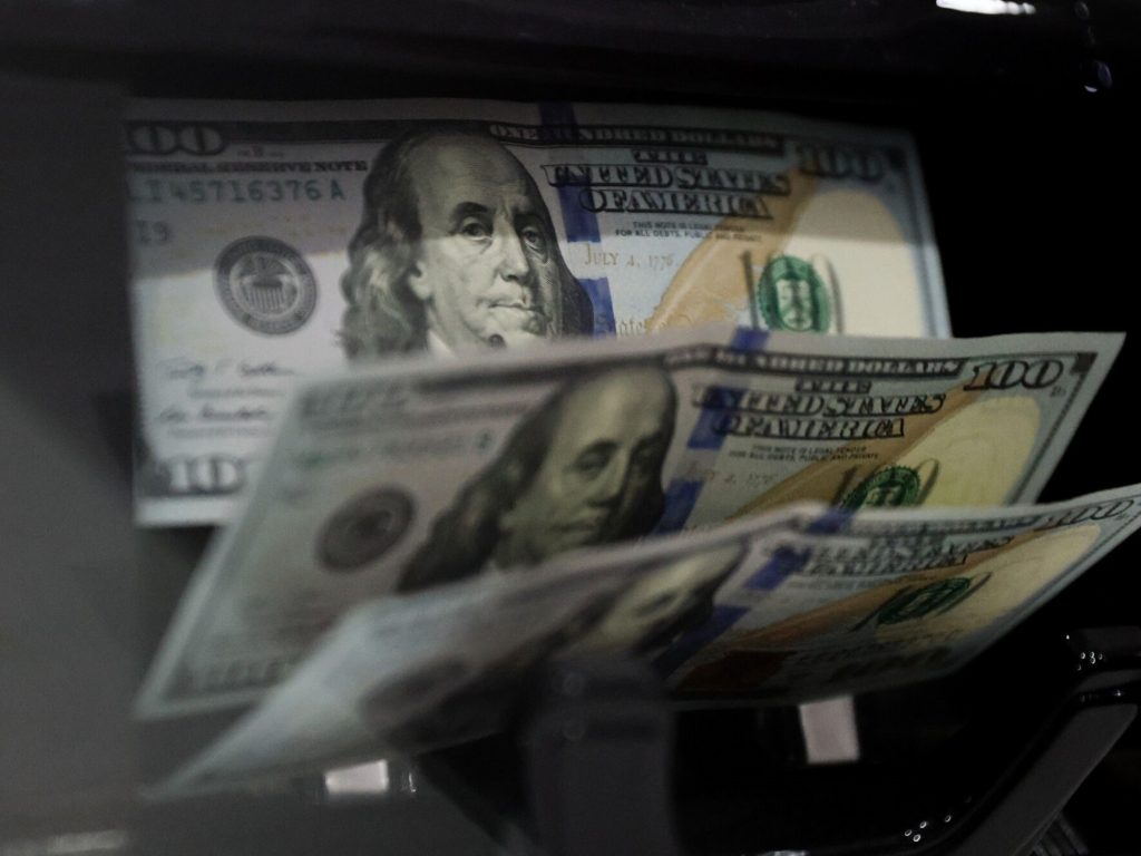 en 10 años los “dólares bajo el colchón” crecieron en más de US$ 100.000 millones en 10 años los "dólares bajo el colchón" crecieron en más de US$ 100.000 millones