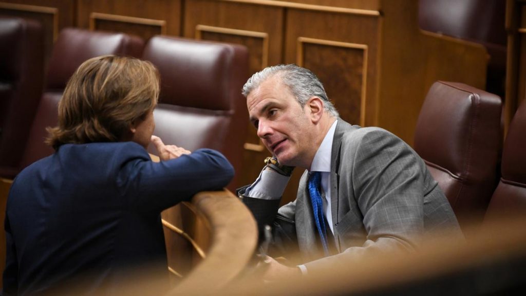 en su lugar entra Júlia Calvet