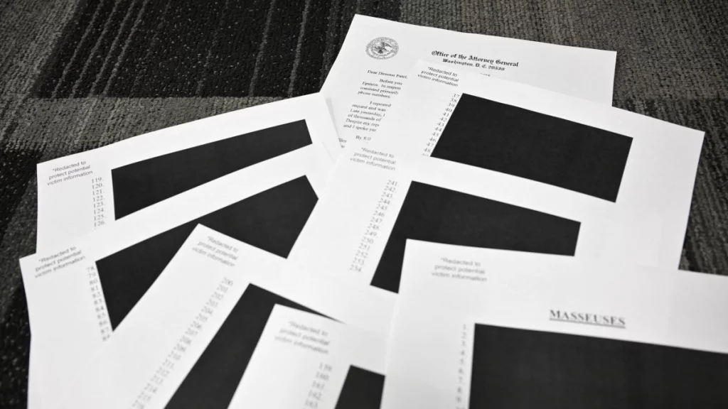 millas de documentos publicados, pero con amplias censuras que reavivan las teorías de encubrimiento millas de documentos publicados, pero con amplias censuras que reavivan las teorías de encubrimiento