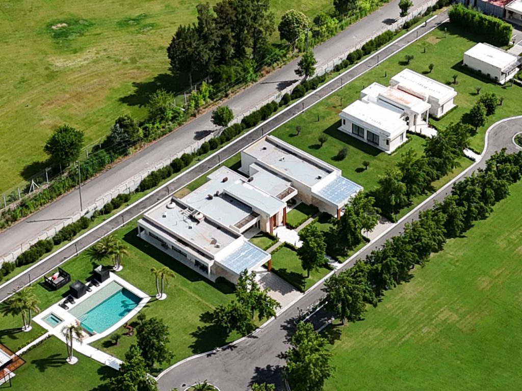 prohíben salir del país a los presuntos testaferros y congelan sus cuentas