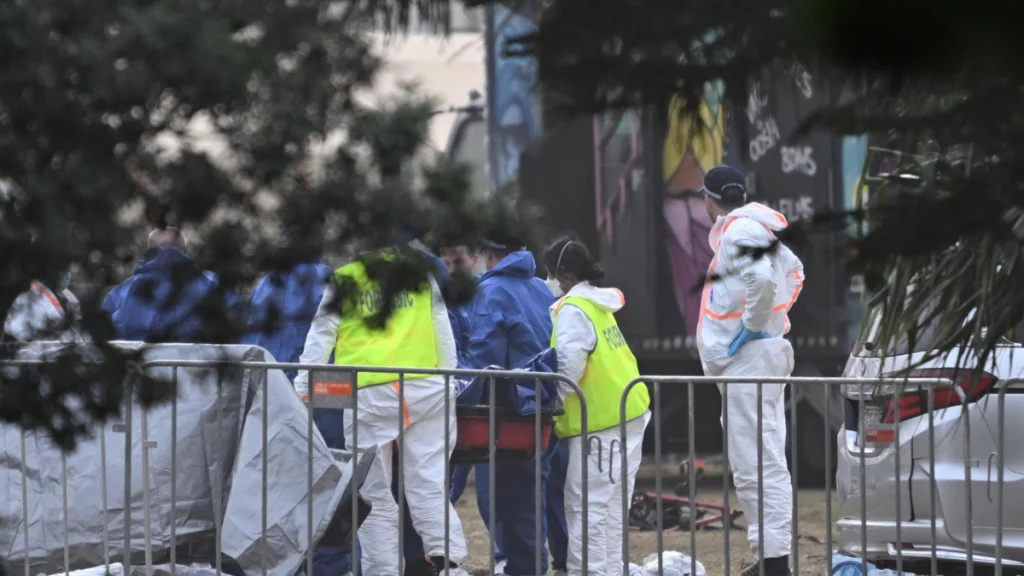 qué se sabe de los autores y del hombre que detuvo a uno de los terroristas