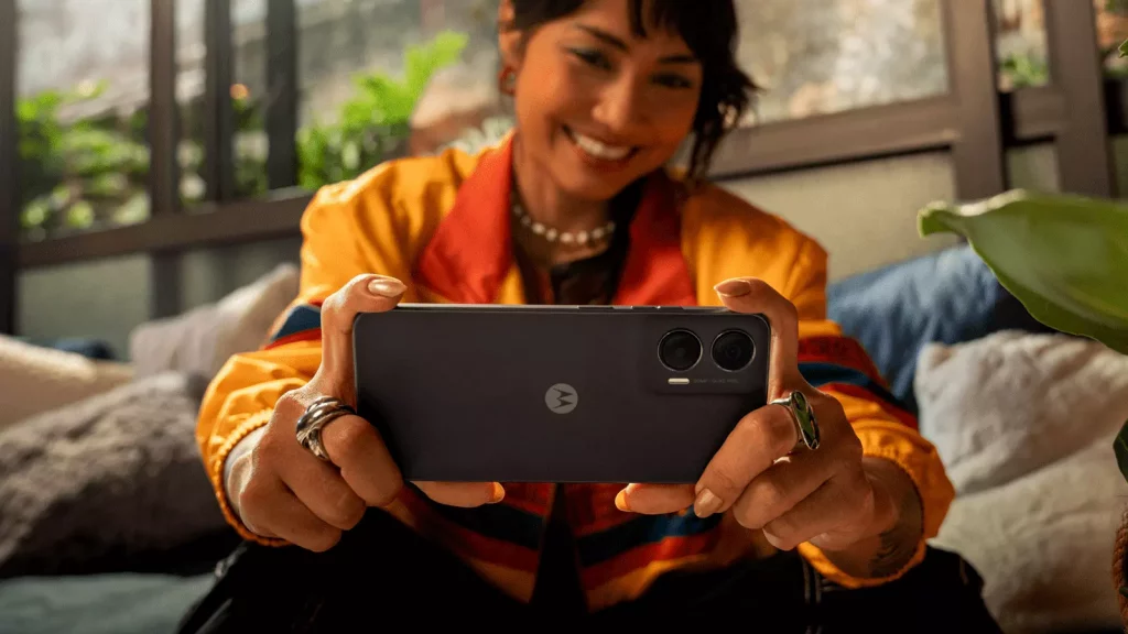 ¿Tienes un Motorola Moto G35? Necesitas una de estas fundas