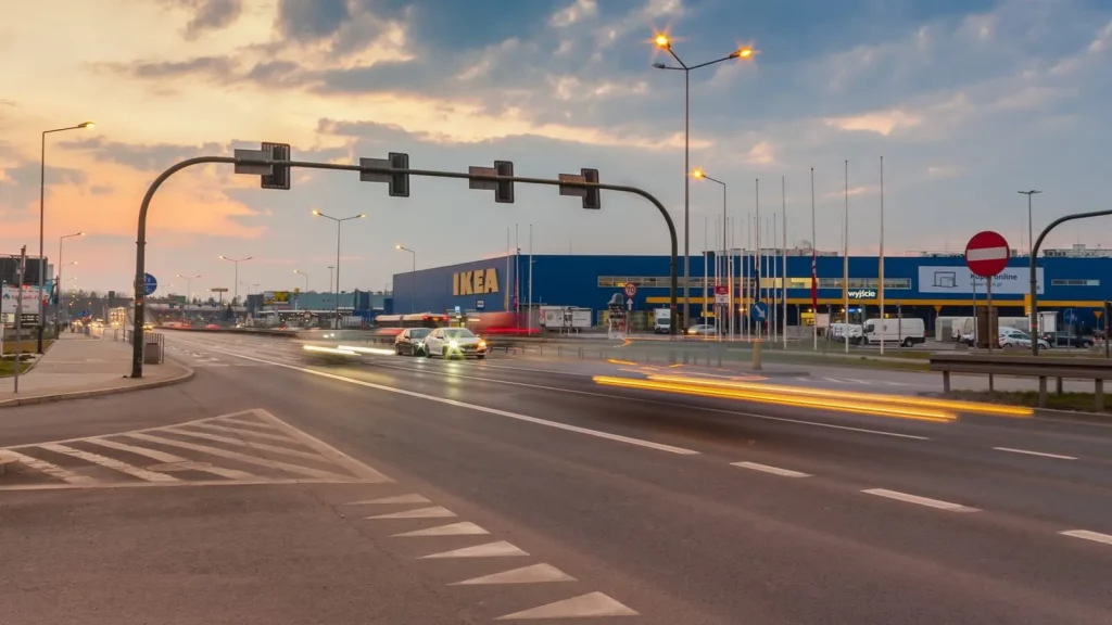 1500 metros cuadrados sin miedo al comercio online 1500 metros cuadrados sin miedo al comercio online