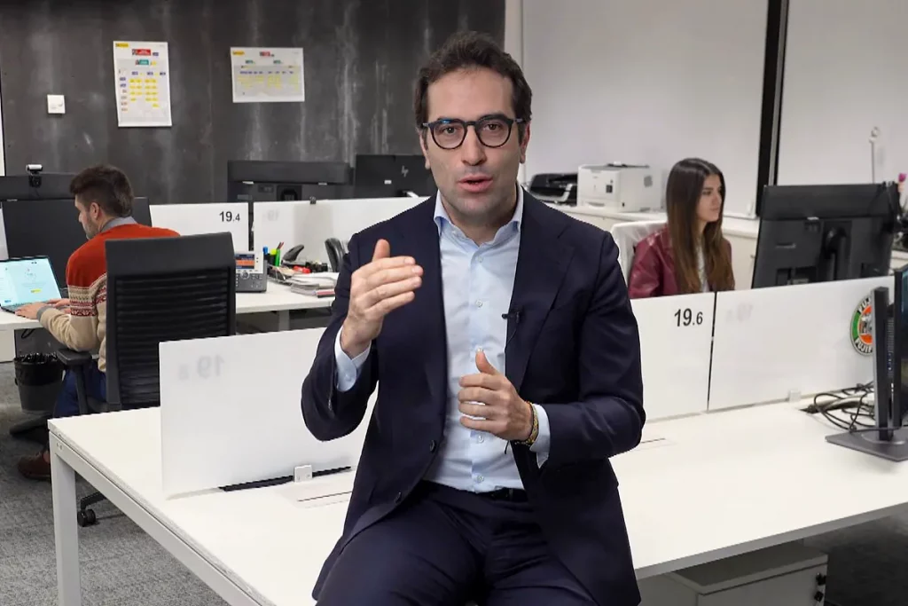 El PIB creció un 2,8% en 2025, siete décimas menos que el año anterior, tras acelerarse en el último trimestre un 0,8%