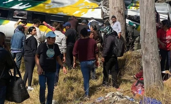 Accidente de bus en Salamá deja dos fallecidos Accidente de bus en Salamá deja dos fallecidos