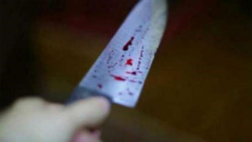 Adulto mayor defendió a la pareja de su hijo y él lo atacó