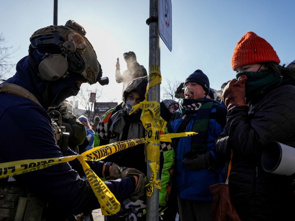 Agentes federales mataron a otra persona en una redada migratoria en Minnesota y hay graves incidentes en las calles.