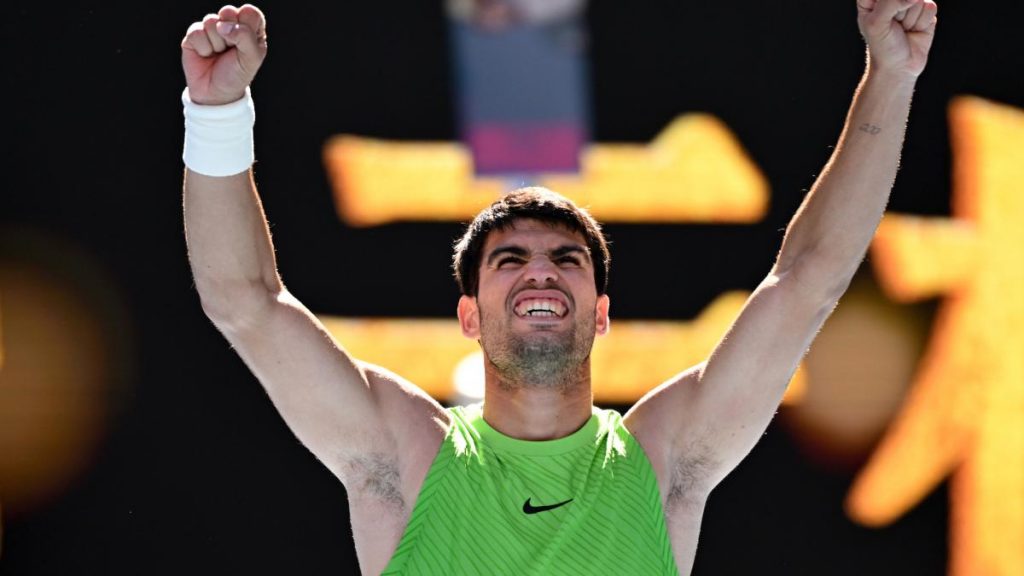 Alcaraz cambia de modelo para lograr alojamiento a la tercera ronda