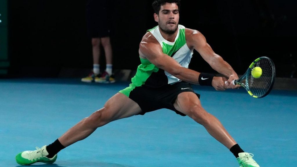 Alcaraz derriba la puerta de las 'semis' y destroza el sueño australiano