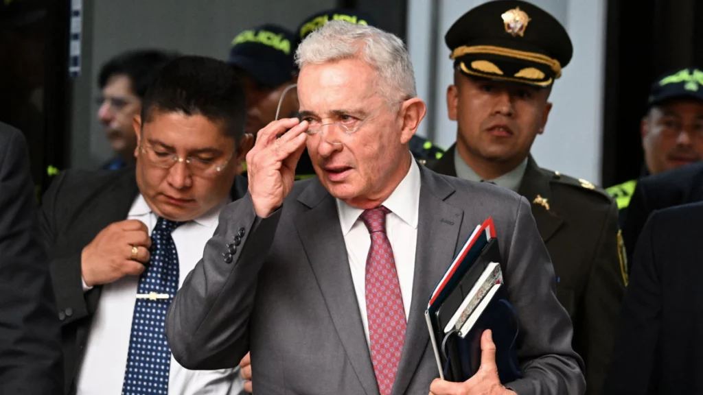 Álvaro Uribe dice que 'Estados Unidos actuó en legítima defensa' tras la captura de Nicolás Maduro