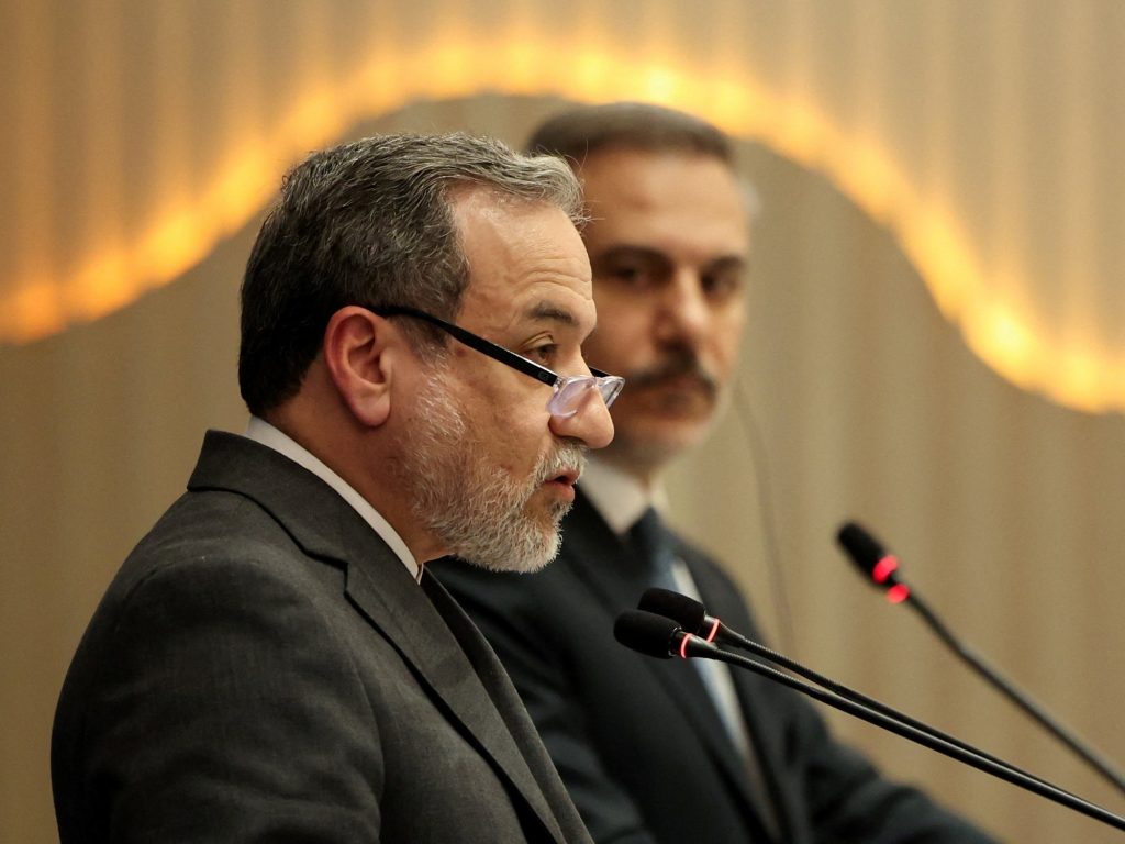 Ante la creciente presión de EE.UU., Irán ofrece una negociación nuclear “en pie de igualdad” Ante la creciente presión de EE.UU., Irán ofrece una negociación nuclear "en pie de igualdad"