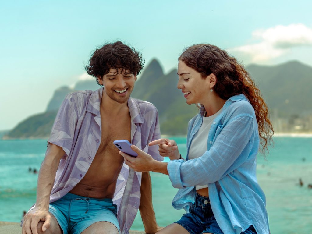 Antes del Carnaval, un banco "le encontró la vuelta" para permitirles a sus clientes pagar en Brasil con pesos