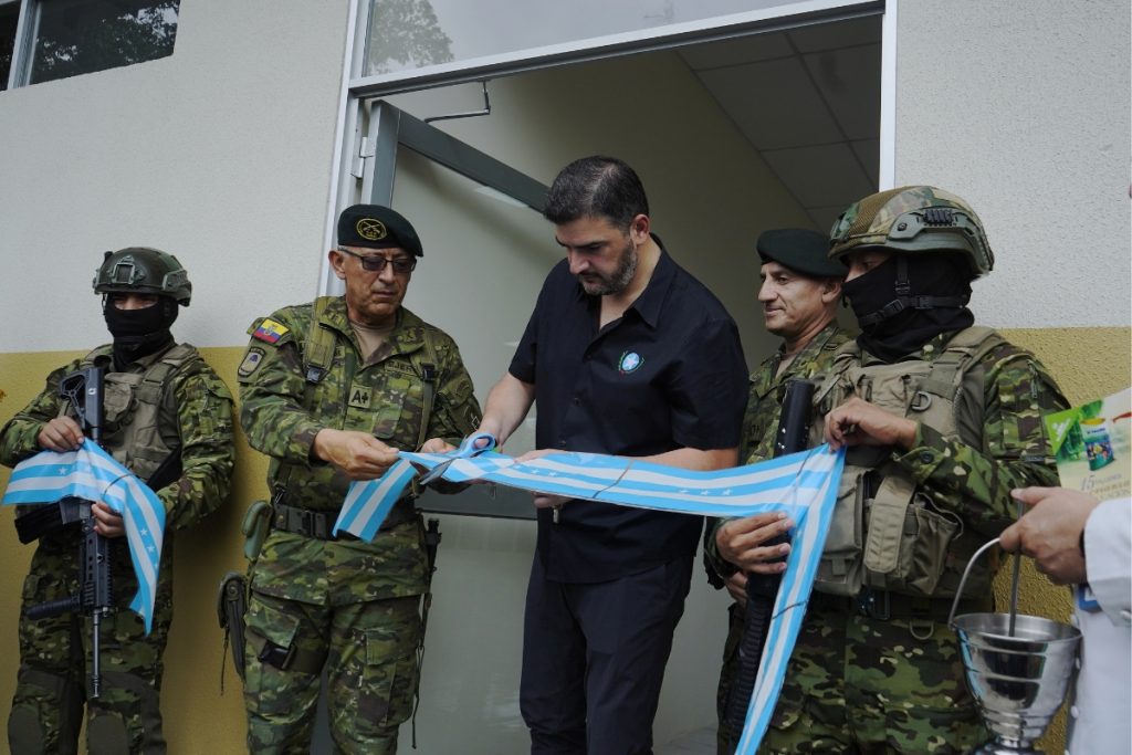 Aquiles Álvarez inauguró dormitorios para 200 militares en el Fuerte Huancavilca, en Guayaquil