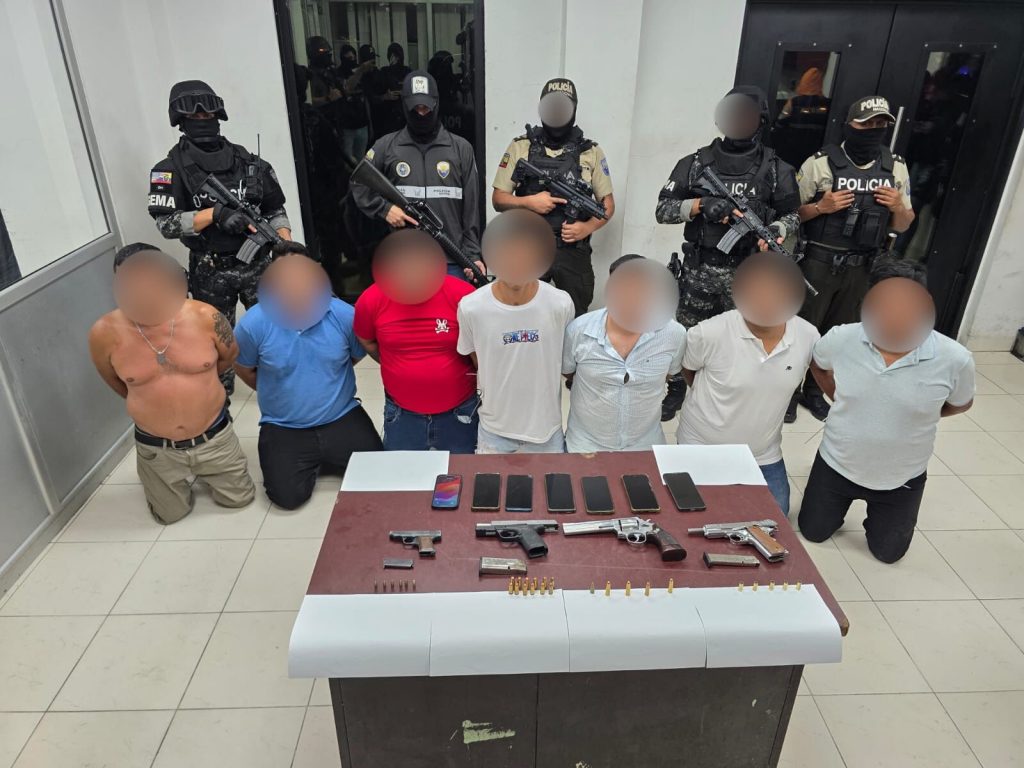 Armas, droga y dinero en efectivo: así fue el nuevo golpe policial al crimen organizado en Ecuador
