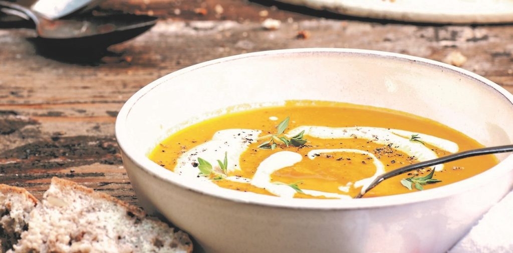 Así se cocina la crema de zanahoria más viral de TikTok en Estados Unidos: receta simple y nutritiva