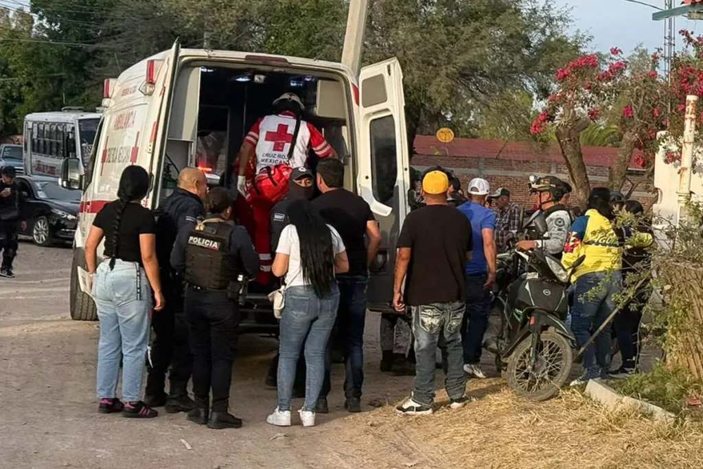 Ataque armado durante juego de fútbol deja 11 muertos en el centro de México Ataque armado durante juego de fútbol deja 11 muertos en el centro de México