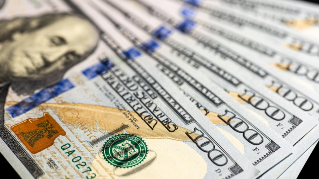 Ataques de Trump a la Reserva Federal podrían alimentar la inflación en la UE y poner fin al dominio del dólar