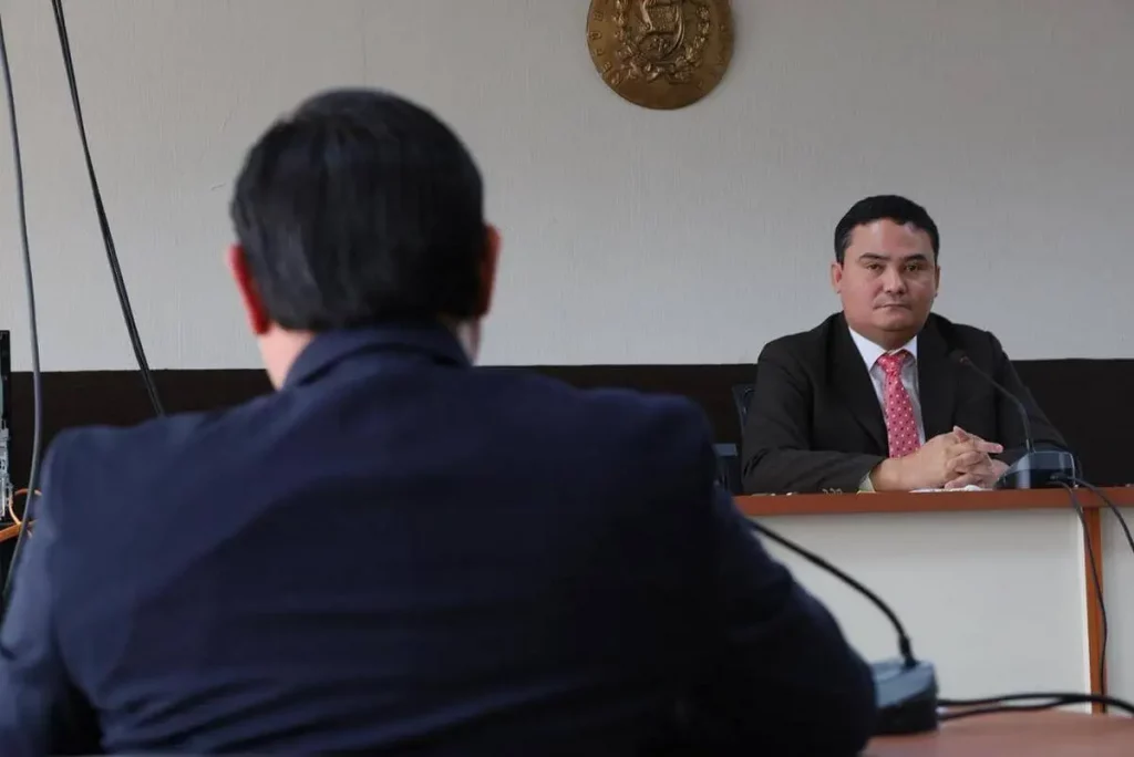 Audiencia de Curruchiche termina en discusiones y recusación contra Fredy Orellana