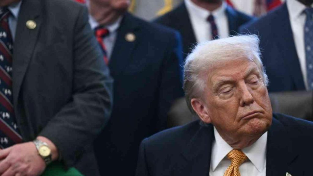 Avión de Trump regresa a base aérea por problema eléctrico "menor"