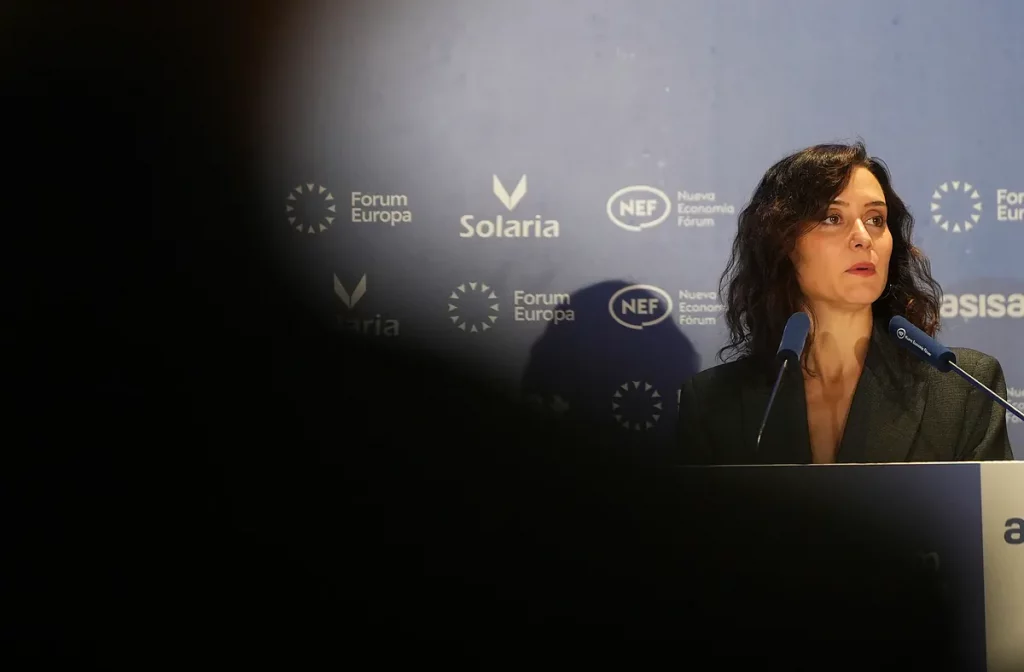 Ayuso amplía la brecha fiscal con Montero con una rebaja 'extra' del IRPF: "Vamos en dirección opuesta"