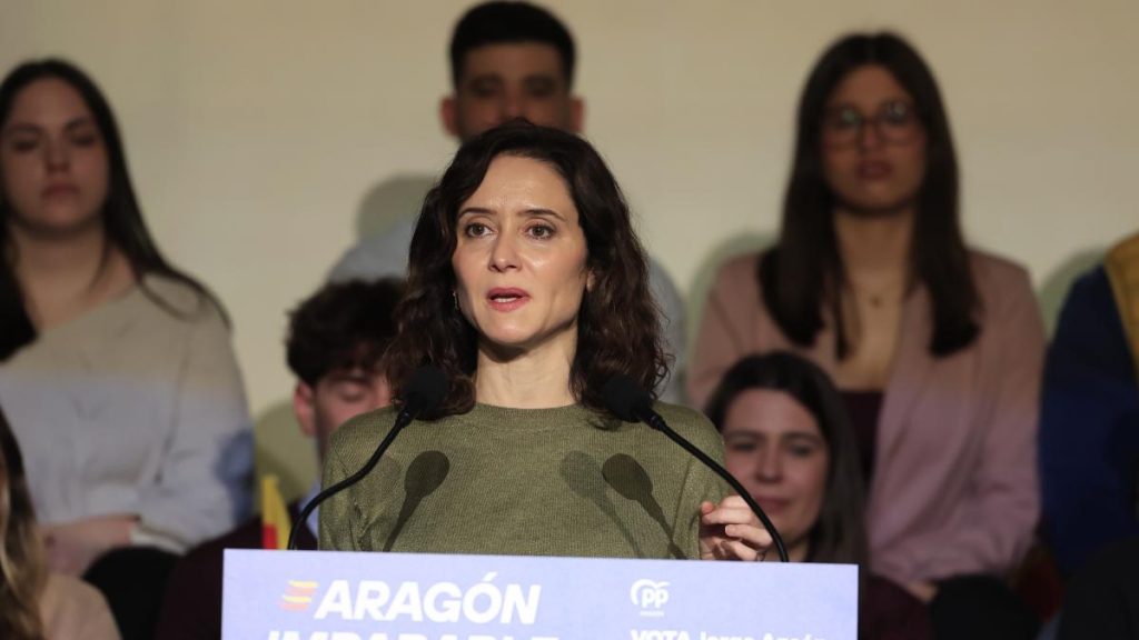Ayuso pide a los aragoneses enseñar la “puerta de salida” al “Gobierno más nefasto” de la historia