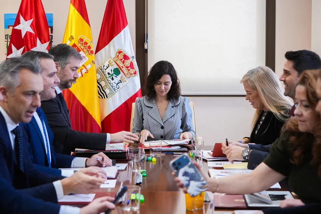 Ayuso redobla la presión sobre Zapatero y pide que "enseñar las facturas" de las consultorías a su amigo detenido en Plus Ultra