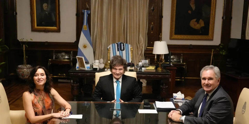 Ayuso y Milei certifican su sintonía en una reunión cordial y cercana en la Casa Rosada Ayuso y Milei certifican su sintonía en una reunión cordial y cercana en la Casa Rosada