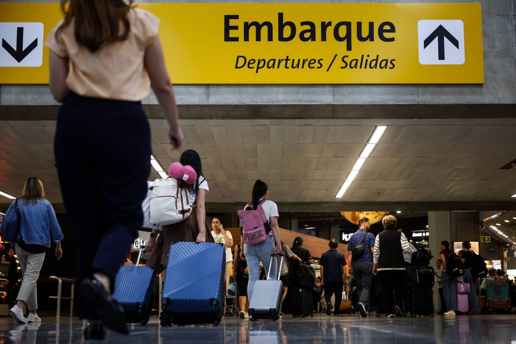 Brasil tem recorde de passeiros em voos internacionais - 10/01/2026 - Economía