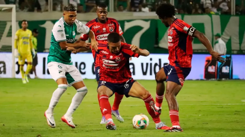 Cali castigó por 3-1 a un Medellín condicionado por el VAR y la expulsión tempranera
