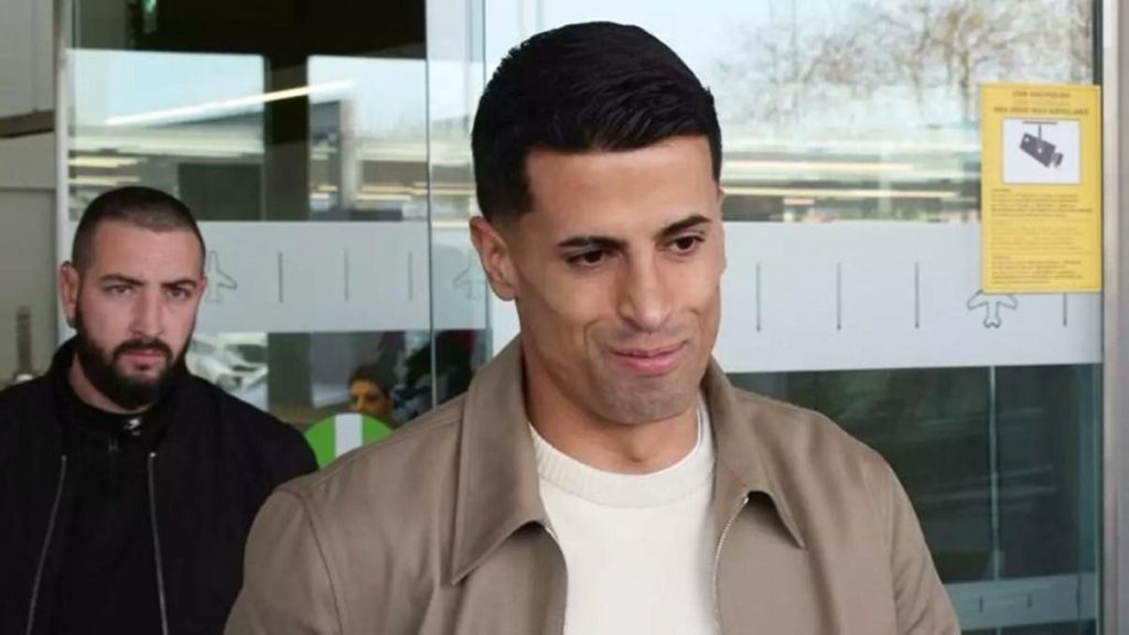 Cancelo ya está en Barcelona para reforzar la línea defensiva de Flick