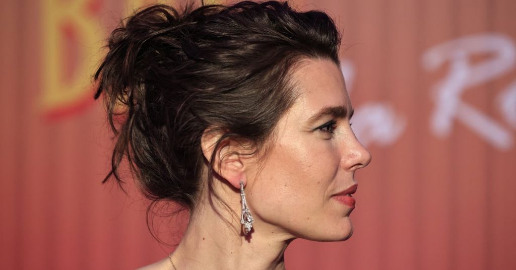 Carlota Casiraghi, hija de la princesa Carolina de Mónaco, publica un libro de reflexión literaria y filosófica Carlota Casiraghi, hija de la princesa Carolina de Mónaco, publica un libro de reflexión literaria y filosófica