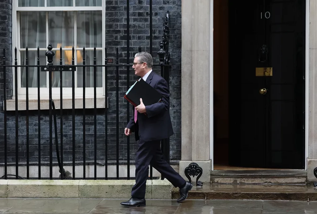 China hackeó durante años móviles de funcionarios de Downing Street, según The Telegraph