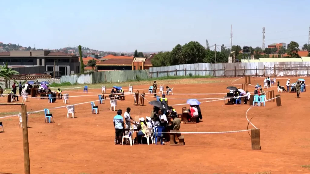 Cierran las urnas en las elecciones presidenciales de Uganda mientras continúa el apagón de Internet | Elecciones