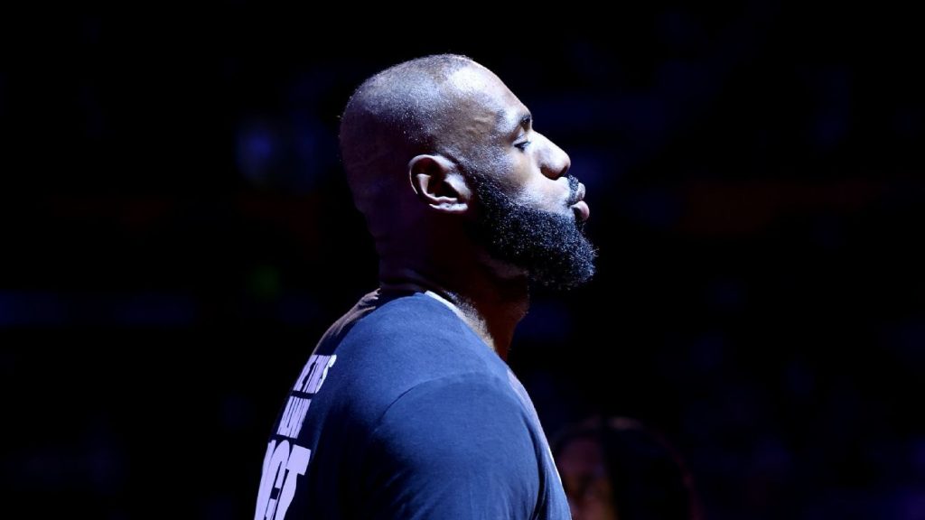 Como LeBron James pasó de herói a carrasco dos Cavaliers y asistió a Disney+ Como LeBron James pasó de herói a carrasco dos Cavaliers y asistió a Disney+