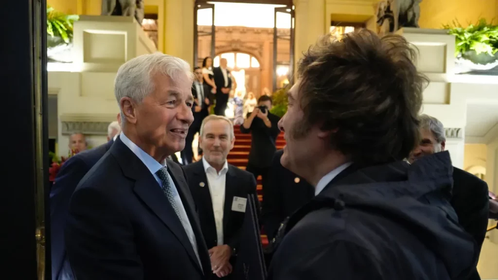 Con el riesgo país en 480 puntos, el Gobierno especula con el road show de Argentina Week para emitir deuda