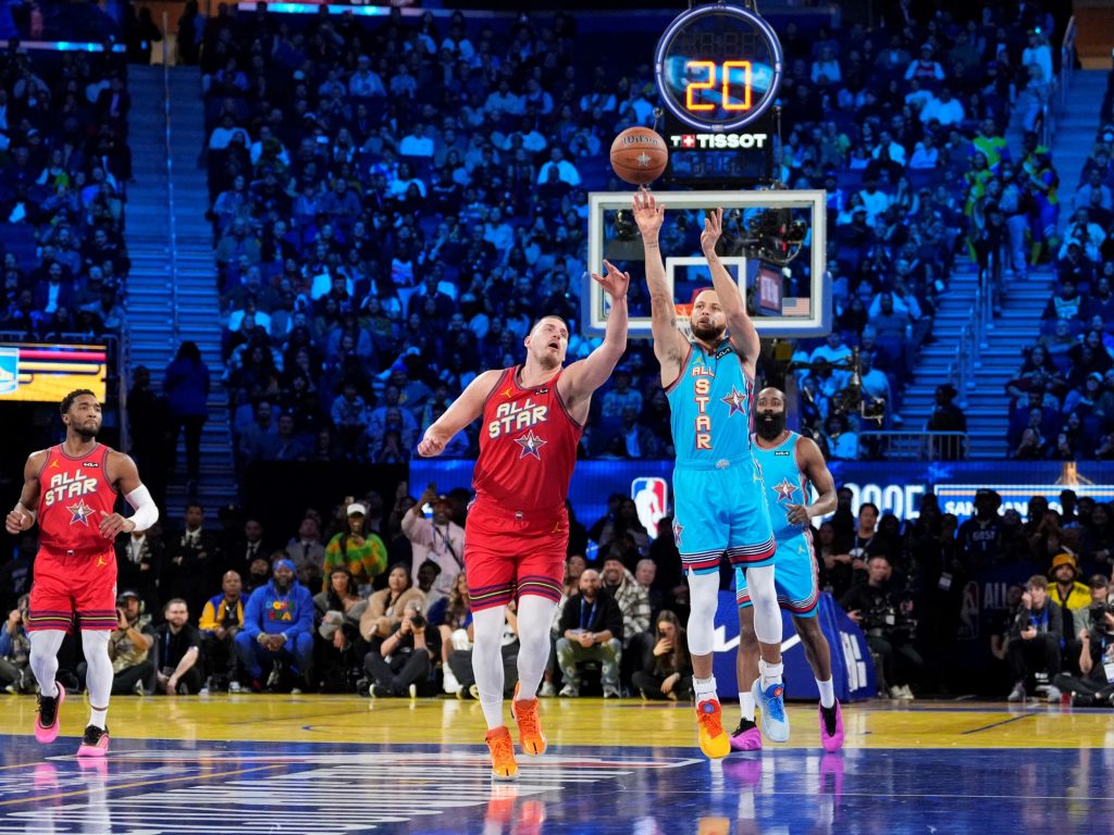 Con la sorprendente ausencia de LeBron James, la NBA dio a conocer a los dos quintetos titulares para el juego de las estrellas :: Olé