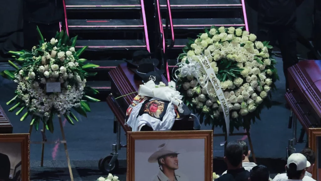 Conmovedor gesto de la hija de Yeison Jiménez durante su homenaje de despedida en el Movistar Arena de Bogotá