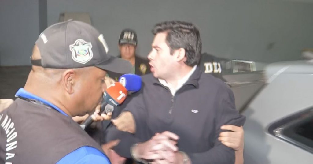 Contralor Flores responde a Carrizo: 'El que está en un tema cautelar es él, no yo' - Nacionales