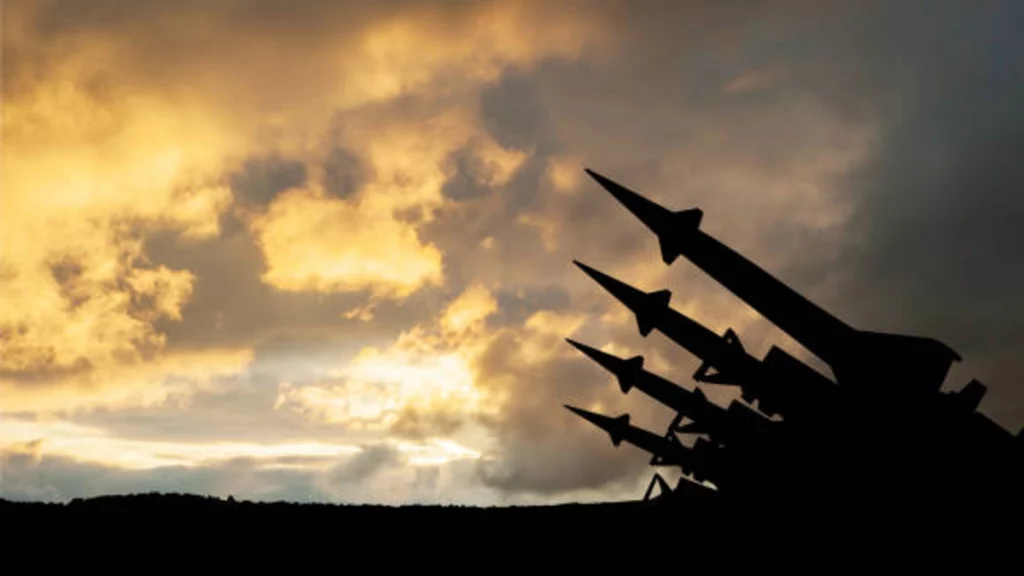 Corea del Norte lanza al menos dos misiles balísticos hacia el mar de Japón