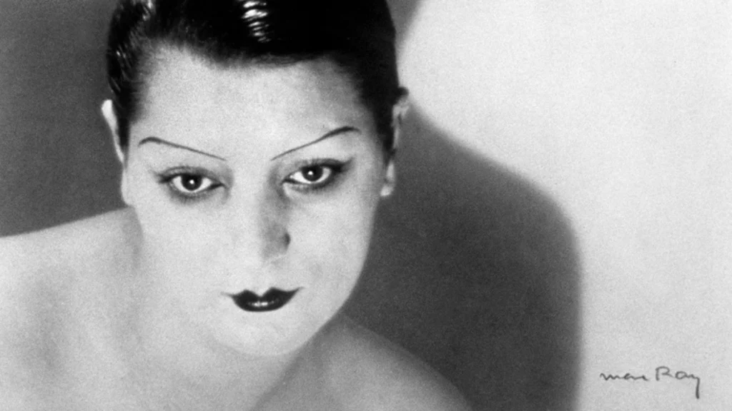 Crónica de modas / Crónica de Marcy Ducray sobre el cambio de moda en los sobreros y peinados entre las mujeres de París en 1924