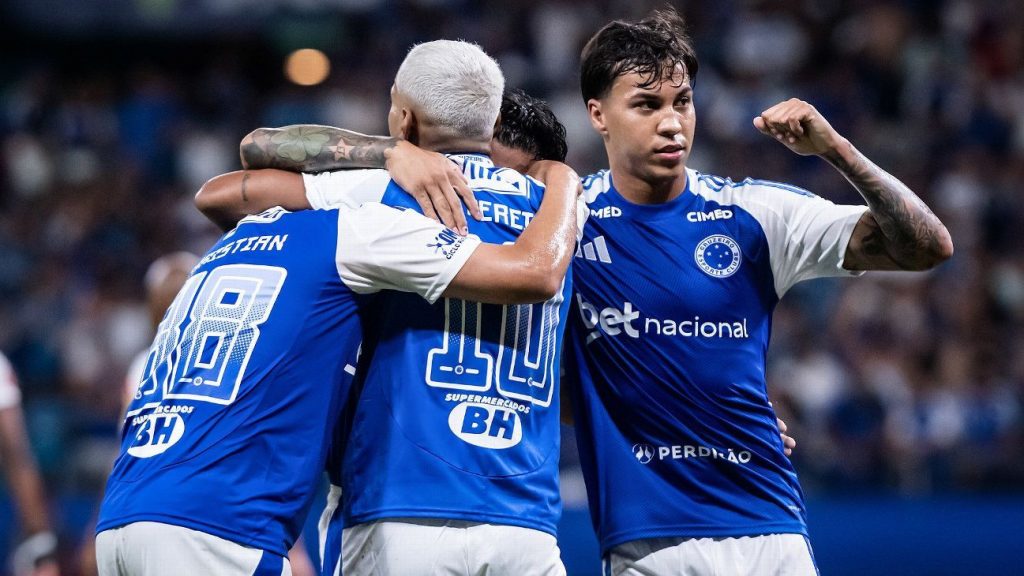 Cruzeiro estreia 'time A' ainda sem Gerson, goleia com 1º de Kaio Jorge no año e embala no Mineiro